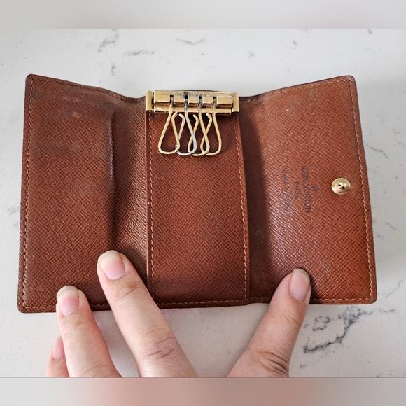 Louis Vuitton Monogram 4 Key Case Holder - Picture 4 of 10